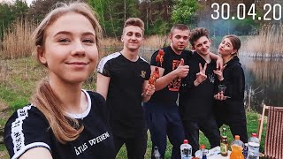 ВЫБРАЛИСЬ С ДРУЗЬЯМИ НА ПРИРОДУ 🌲❤️ СТРОИМ ШАЛАШ ЧТОБЫ УКРЫТЬСЯ ОТ ЛИВНЯ 😂